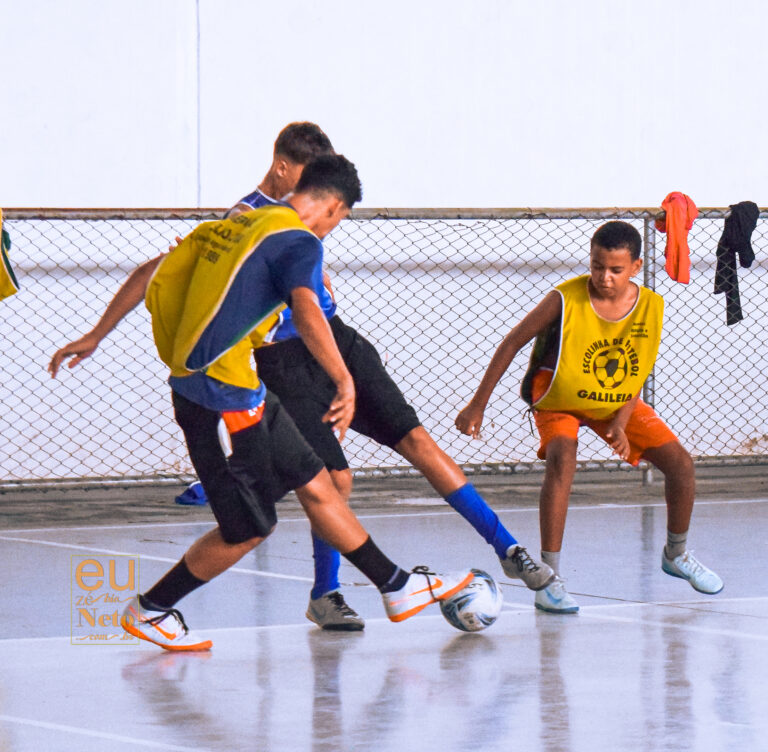 Quadra de esportes de Galileia, agora tem limpeza.